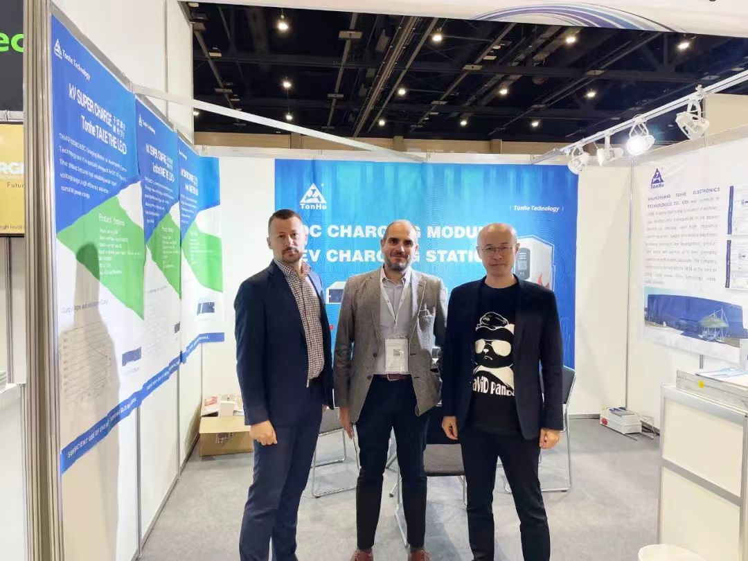 Быстрая зарядка KV, освещающая мир